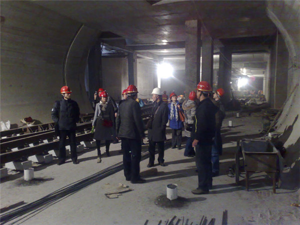 鋼彈簧浮(fu)置闆整體道床的(de)特點有哪些？主要(yao)的施工工藝是怎(zěn)樣的？